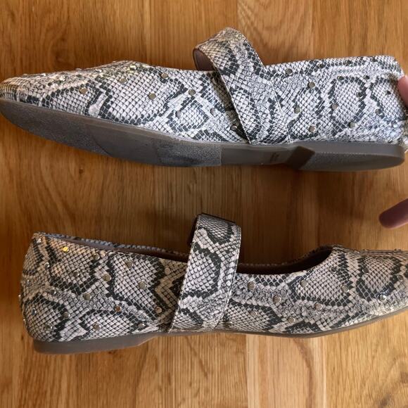 DV Dolce Vita Mellie Mary Jane Flats in "Exotic" Snakeskin Studs Size 7.5 - Picture 7 of 12